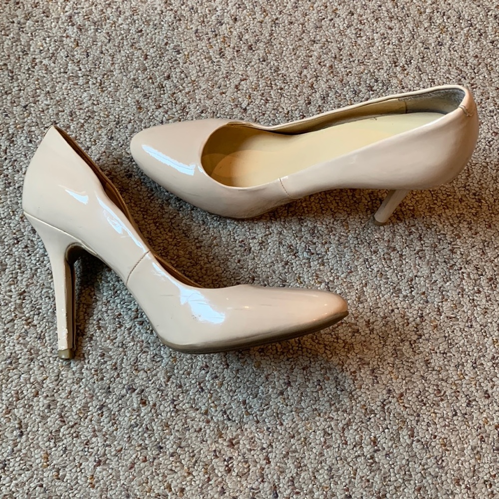 Patent leather Nude pumps